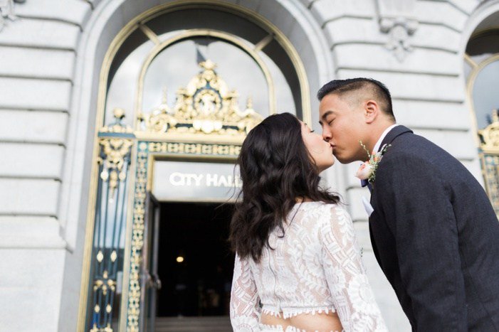 SimplyElope's tweet image. #OnTheBlog Carline and James #Elope! &amp;lt;3

With their close friend in-toe, Carline and James exchange vows in a laughter-filled #ceremony at @SanFranciscoCityHall.

Photography: Jessica Monroy Photography simplyelope.com/san-francisco-…