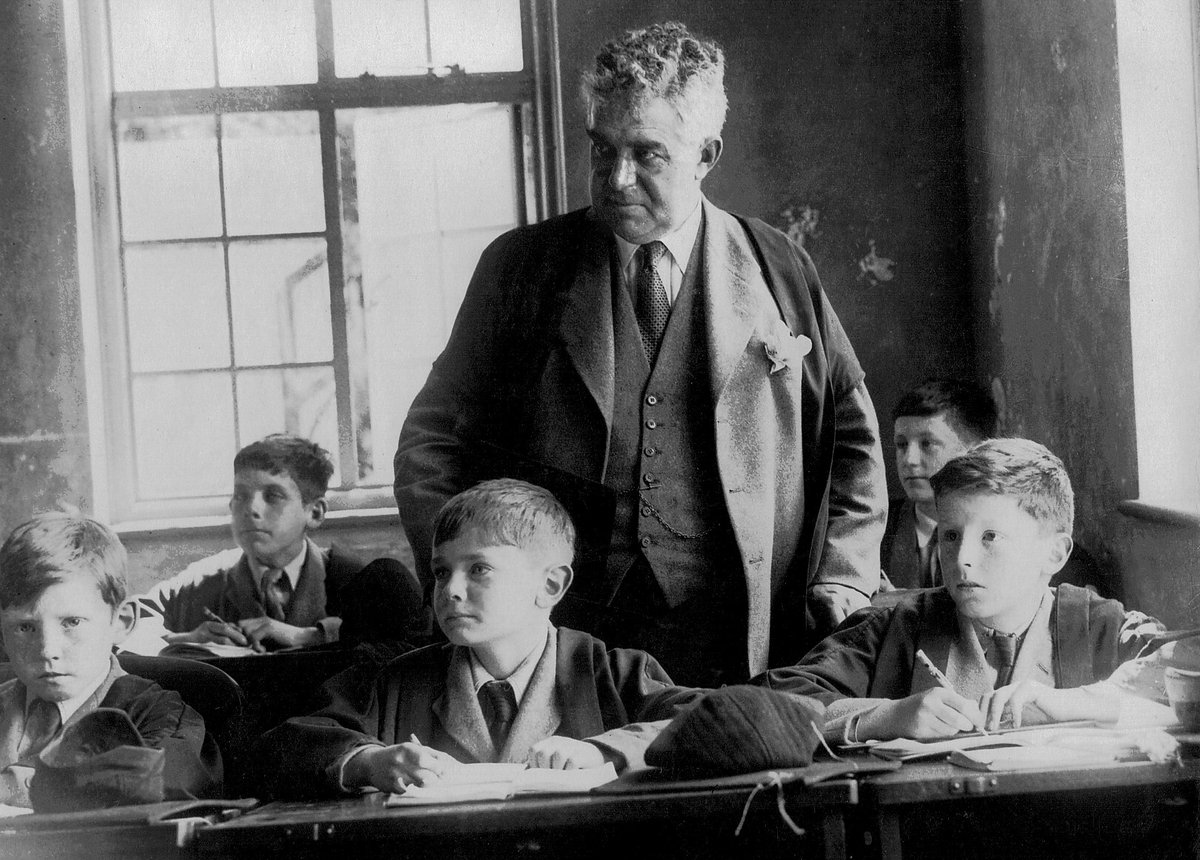 recordedcm's tweet photo. Today is Sir Sydney Nicholson's birthday - founder of the School of English Church Music (Royal School of Church Music)  A photo of him supervising prep at St Nicolas College Chislehurst in 1935 and listen to the only known recording of his voice https://t.co/VEtIseCmdi https://t.co/HHXMXin6Sh