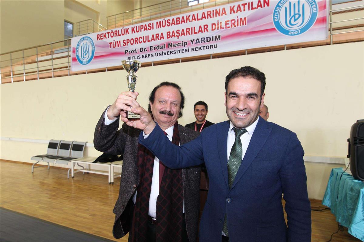 beusosyalmed's tweet photo. "Kariyerine Giden Yolda, Sağlık, Kültür ve Spor Bir Arada” temalı Rektörlük Kış Kupası Turnuvası ödül töreniyle sona erdi
Link: https://t.co/KUkxuO65VG
#Facebook, #Twitter, #instragram: /beueren
#BitlisErenUniversitesi #RektörlükKışKupası #Bitlis
#Turnuva #BitlisEren #Bitlis https://t.co/ADO1r4GaI9