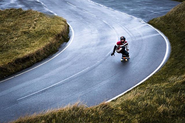 2controversial's tweet image. Wind, rain or shine

#downhillskateboarding #longboarding #longboard #allyearround #raynelongboards #thinkrevolt #venomskate