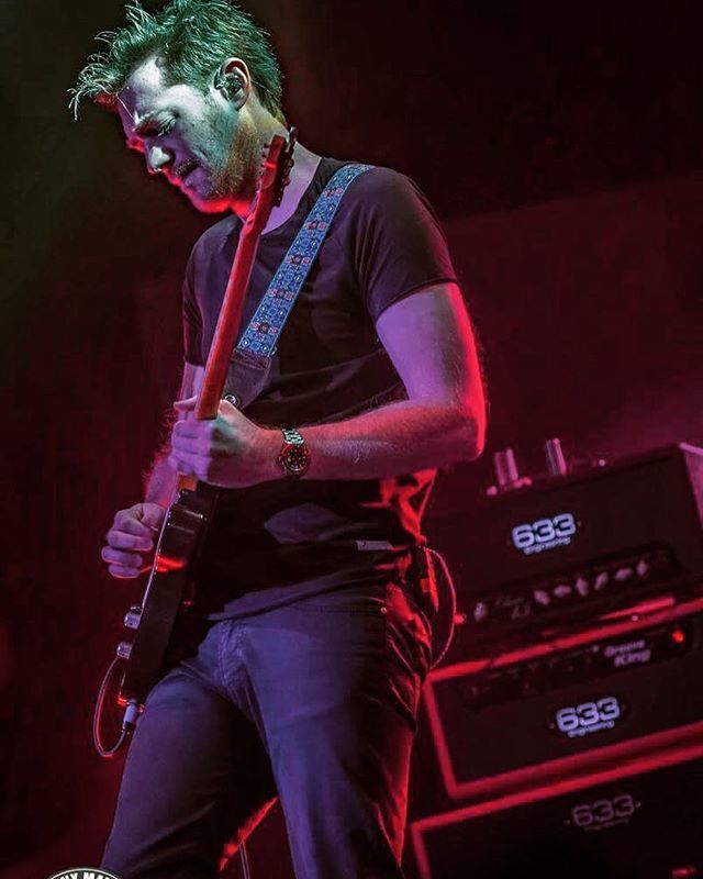 633eng's tweet image. A great shot of James Cole of The Classic Rock Show and his @633amps rig from last night at the Derngate in Northampton. There's still a couple of weeks left of this UK tour if you want to catch it.
#classic45 #grooveking #alnicogold #celestion #madeinen… ift.tt/2ETdpns