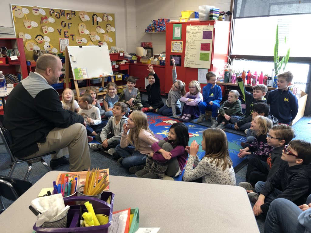 cantorclassroom's tweet image. Our class wrote persuasive letters to @Hunt_EdLeader on WHY WE DIDN’T HAVE A SNOWDAY Wednesday. He visited to defend himself and explain the snowday process.