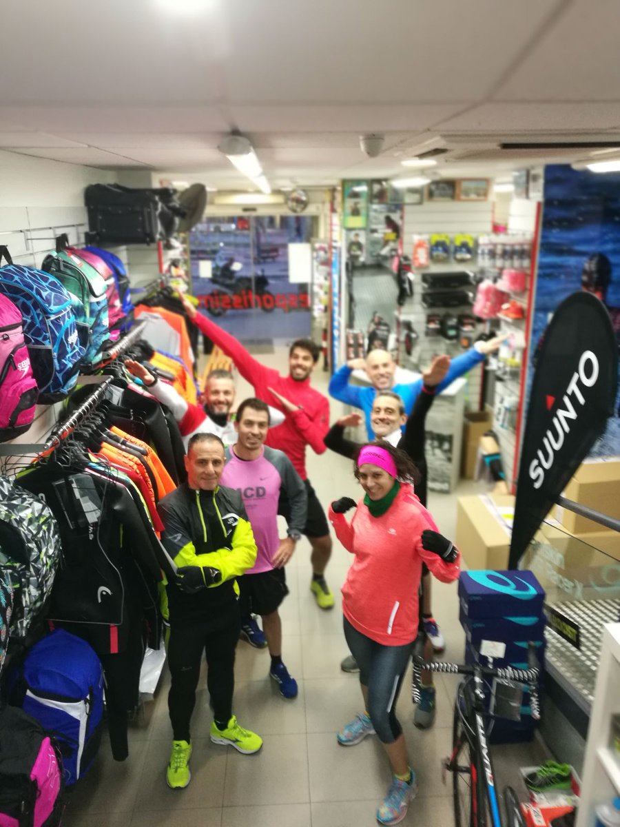 esportissim's tweet photo. Darrer entrenament per la @mitjabarcelona des d'#esportíssim amb els amics d' @esporTRIssim #running #esportrissim #entrenament #barcelona #running #running https://t.co/RhdZAm4usH
