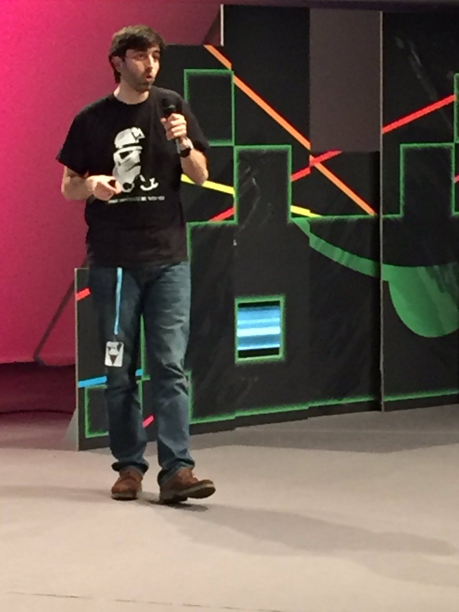 lawwait's tweet photo. Aprendiendo sobre normativa aplicable a tecnología con @pablofb en @Hackr0n #Hackron2018 https://t.co/53YNMLL758