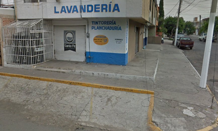 andociegon's tweet image. Lavandería quedó formal de retirar obstáculo @InspZapopan un día max, eso fue el 27/01/2018, foto de hoy, Cuanto duran los días lavanderos?