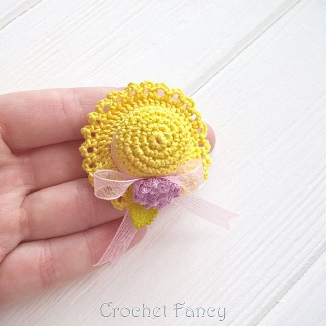 AnnaVinnitsky's tweet photo. Another one crochet mini hat 👒 Another one cute hair clip.
***
#crochetfancy #hairaccessories @minihat #crochetminihat #hairstyle #hairclip #ladyhat #miniaturecrochet #giftidea https://t.co/0KYlIoGnBe https://t.co/6okqlNfBdd