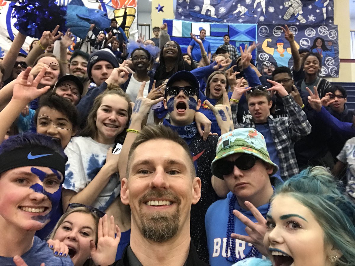 MrMartyLang's tweet photo. Seniors! https://t.co/7O10mlTr4x