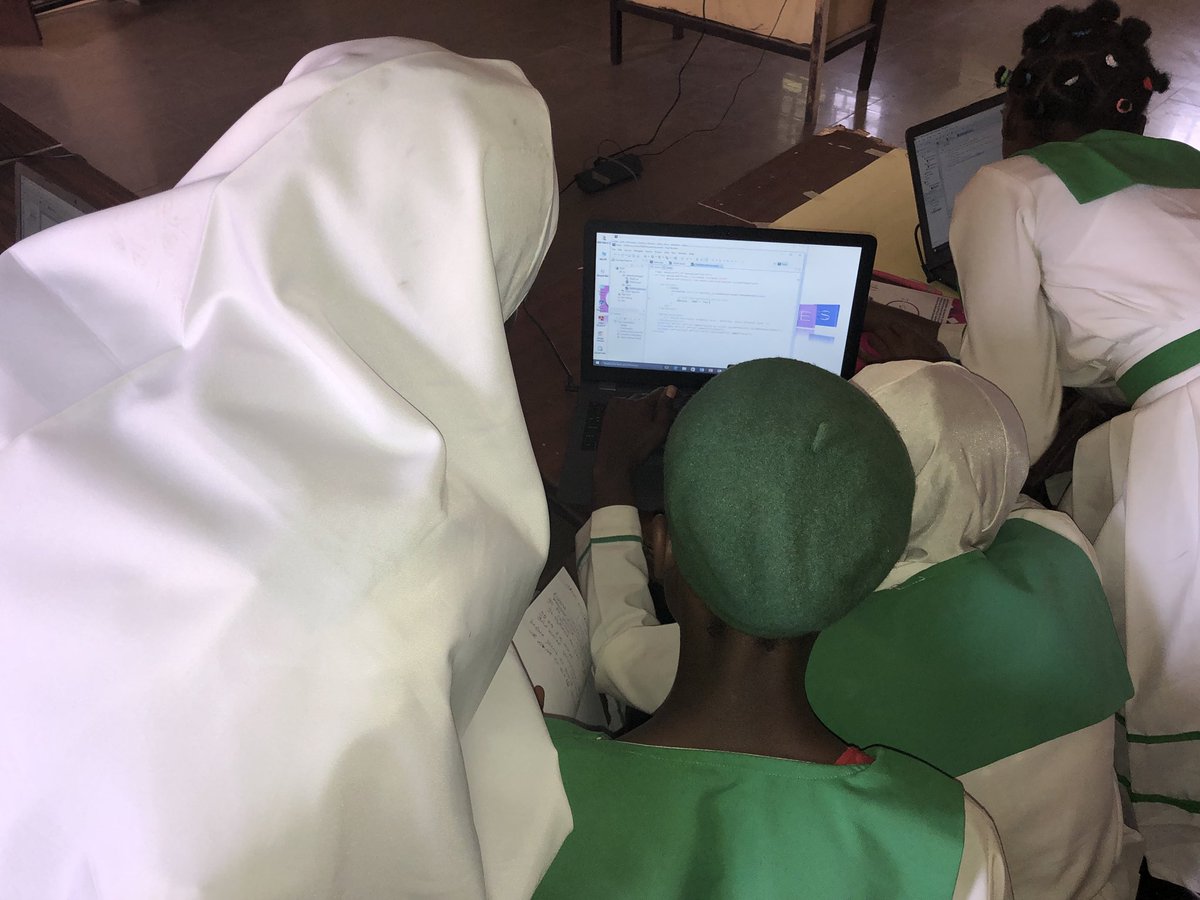 aadedamilola's tweet photo. Highlights of my day. Mobile app development with the ladies. Totally love it when #girls #code #sdg4 #codeit #letschoolscode #adobeflash #windowscomputers https://t.co/2Z28xhzRar