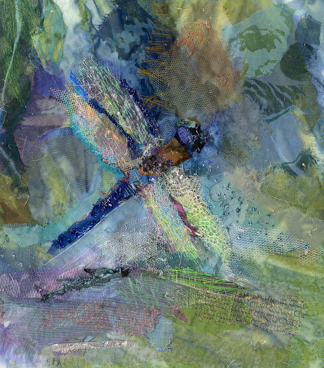 art_in_textiles's tweet photo. Hello #colour_collective for tonight's #delftblue I'm thinking of #summer and posting a pic of a #dragonfly #textiles #handstitched https://t.co/28QKmonf5j