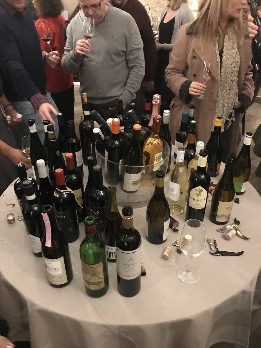 SSMMW's tweet image. One of my very favorite evenings. Special students, special wines. @mastersofwine #mwstudents