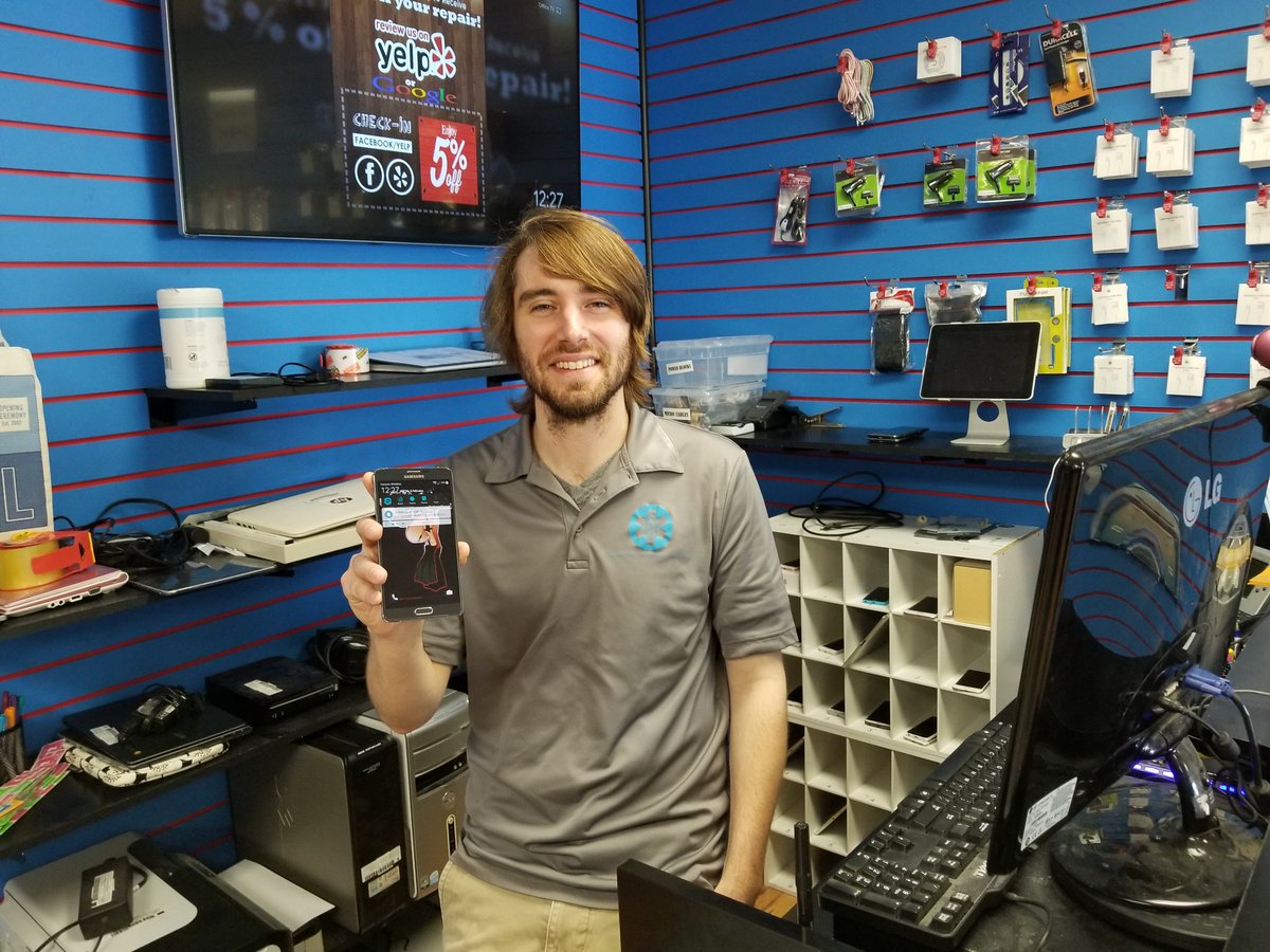 SwaggerjackProd's tweet photo. #MobileRepairTechs in #Gainesville, #Florida saved us again by fixing our #Note4. 

(Looks like Trent won't be using his flip phone from 1984 anymore.)

#Swaggerjack Productions
#SwaggerjackMarketing https://t.co/EMRDbgmGVe
