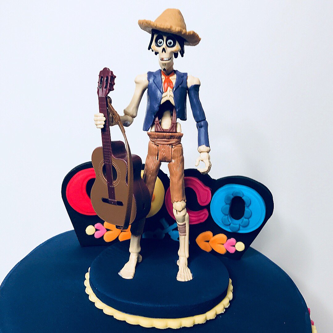 AdamAbiCakes's tweet photo. Disney Pixar COCO cake for Alice’s 7th Birthday! 🎂🎁🎉💀🎸
@pixarcoco @DisneyPixar @Disney
#disney #disneypixar #disneypixarcoco #disneypixarcococake #cococake #cocohector #cake #birthdaycake #cakedecorating #cakedesign #cakeart #bespokecake #personalisedcake #dailycake https://t.co/O3X7Ey20mI