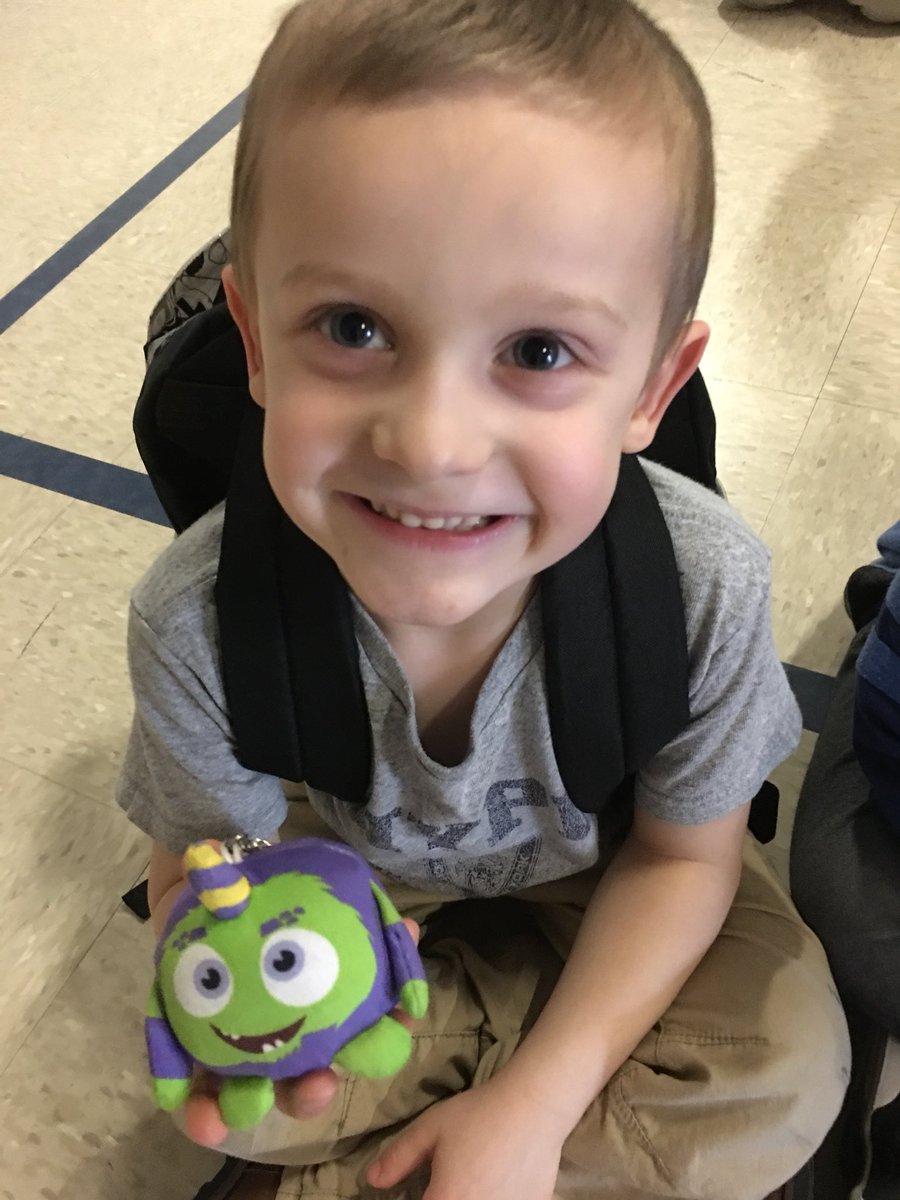 art_with_clark's tweet photo. Starting our Hoop for Hearts today.  #buzzworthy @howellprincipal https://t.co/SoaAbCXt2g