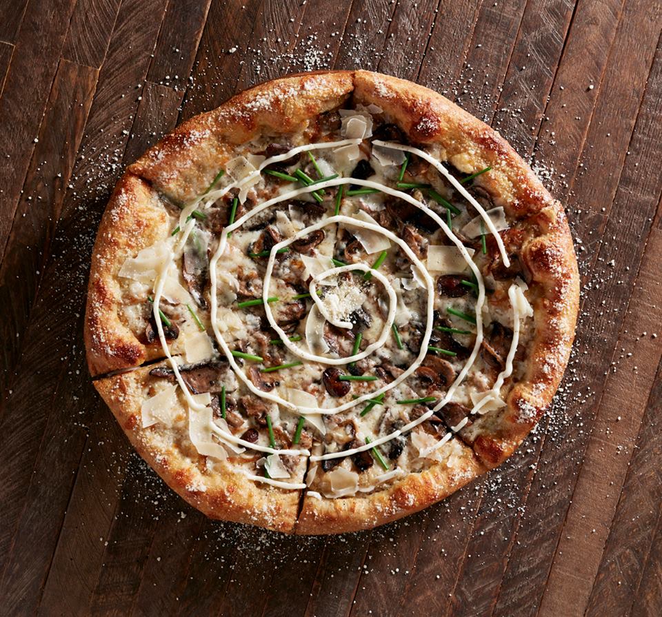 MellowDESTIN's tweet image. Happy #NationalPizzaDay everyone! 🎉 Come celebrate by grabbing some 🍕 from Mellow tonight!