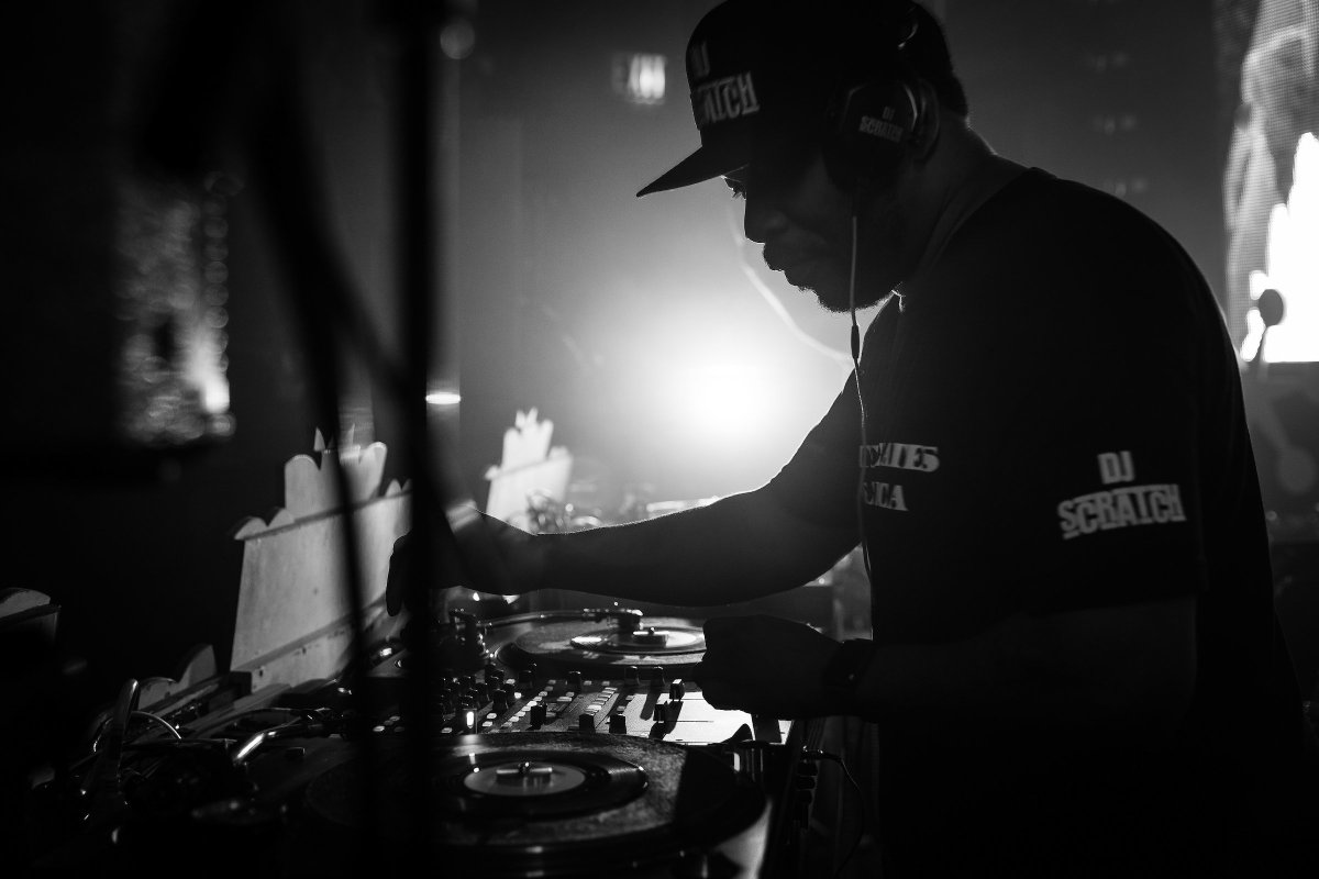 MonsterEnergyCa's tweet photo. .@DJScratch getting it done last night at @garibaldiliftco in Whistler. #7InchesOfPleasure Tonight the gang is in Squamish at #TheKnottyBurl https://t.co/jCfz5NADUn