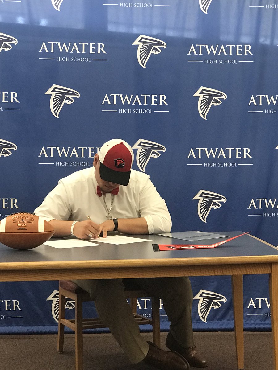 _jj_72's tweet photo. Happiest day of my life! Thank you for everyone who showed up and made this special day possible! Officially a @UMWFootball #GoDawgs #ForeverBlue https://t.co/SMQ3iINzZ6