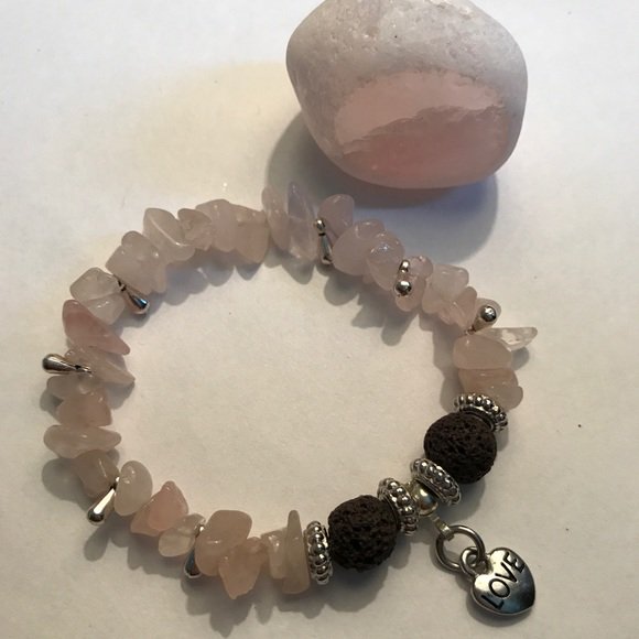 Cedar_Sycamore's tweet photo. So good I had to share! Check out all the items I'm loving on @Poshmarkapp from  @Tauna_Chavez  : https://t.co/fLezvAw10r https://t.co/0kNJFagRC5
