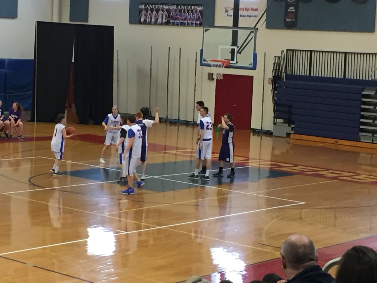 MT_Sicard's tweet photo. The Boyle brothers in a tight matchup against Nashua South. 31-28 Lancers at the half. #UnifiedHoops https://t.co/Yl0rlRsFxS