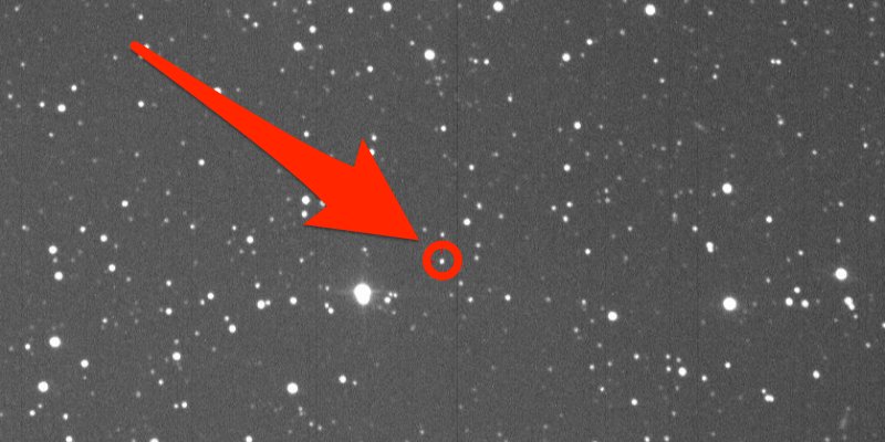 Astronomers have recorded telescope footage of Elon Musk's Tesla Roadster flying through deep space #FalconHeavyLaunch #Starman #ElonMusk
