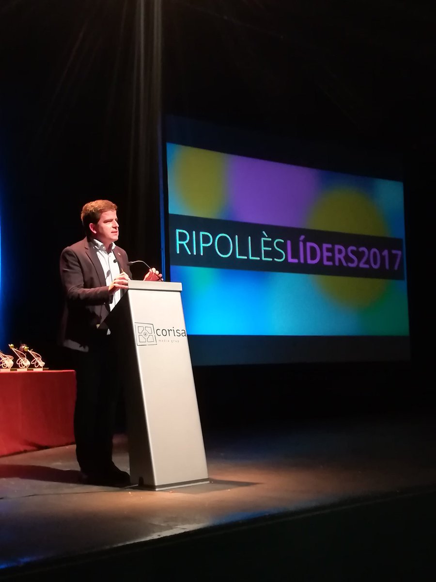 .<a href="/joan_manso/">Joan Manso</a> manifesta, a la gala #Ripollès Líders l'orgull del Consell de "col·laborar de manera activa en aquests premis, que representen clarament la comarca i la seva identitat" i destaca la determinació dels joves dels pobles petits, que "és infinitament important".