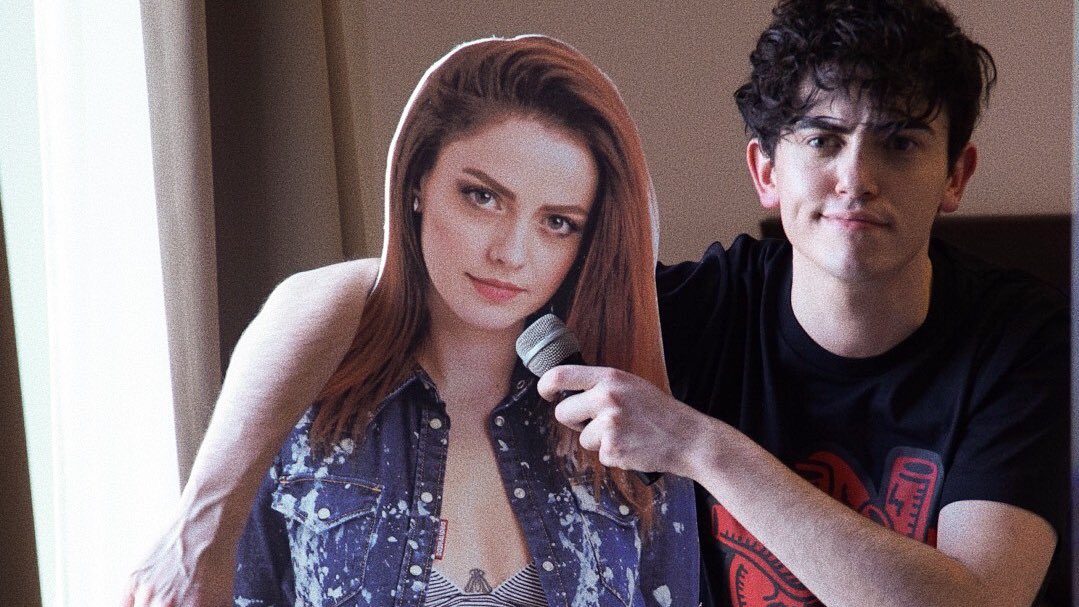 michele_bravi's tweet image. E anche per quest’anno: CHI NON VOTA, MUORE. ♥️

CODICE 05 al 894.001 (telefono fisso) o al 475.475.1 (sms) 
#Sanremo2018 #IlMondoPrimaDiTe