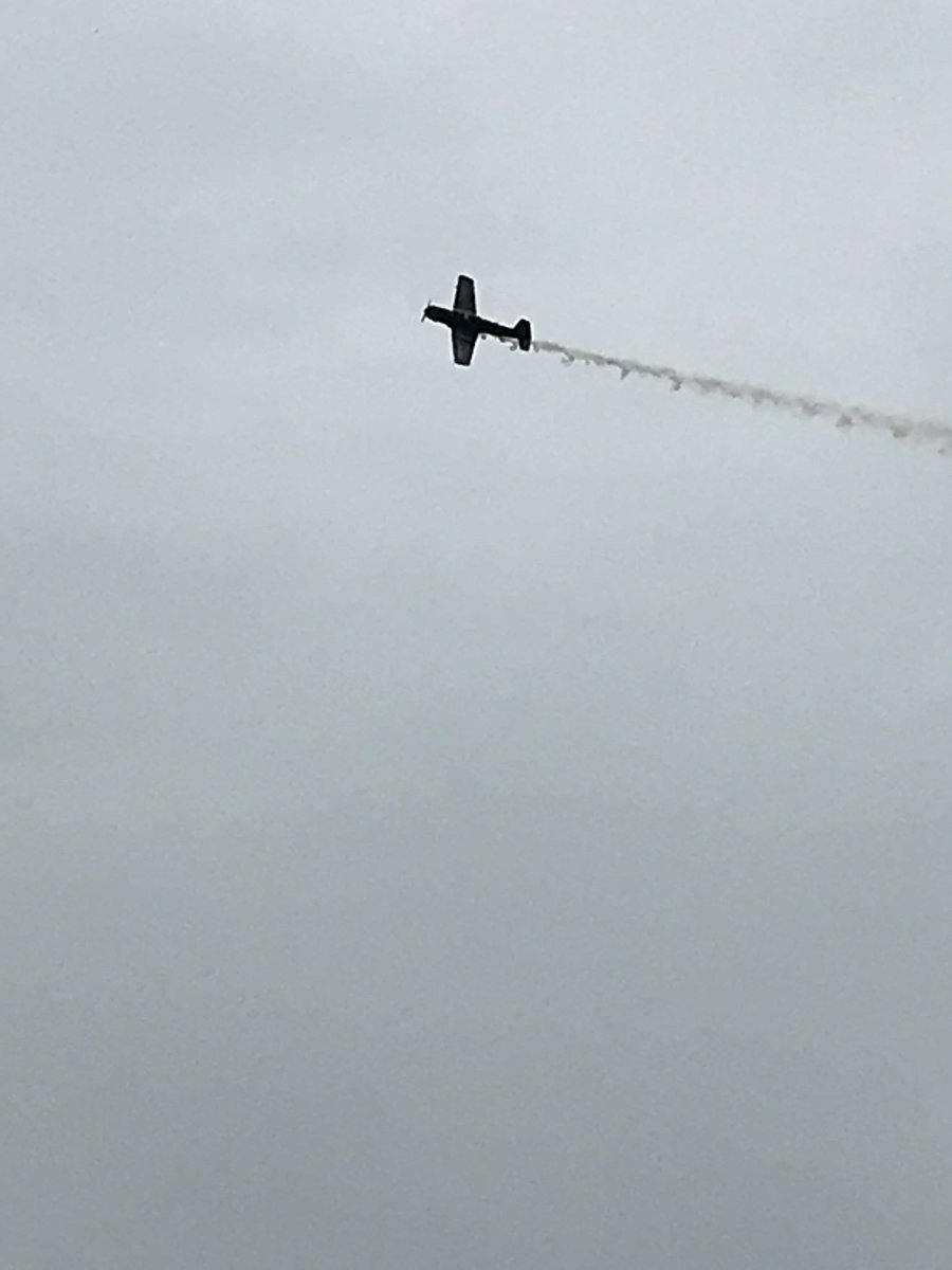 Jamesfensom1's tweet photo. Wow - free flyovers with the wines and music at #marlwinefest - and just had choc dipped garlic noir - nice - would be magic on a cheese board https://t.co/QHZwN5Qhkn
