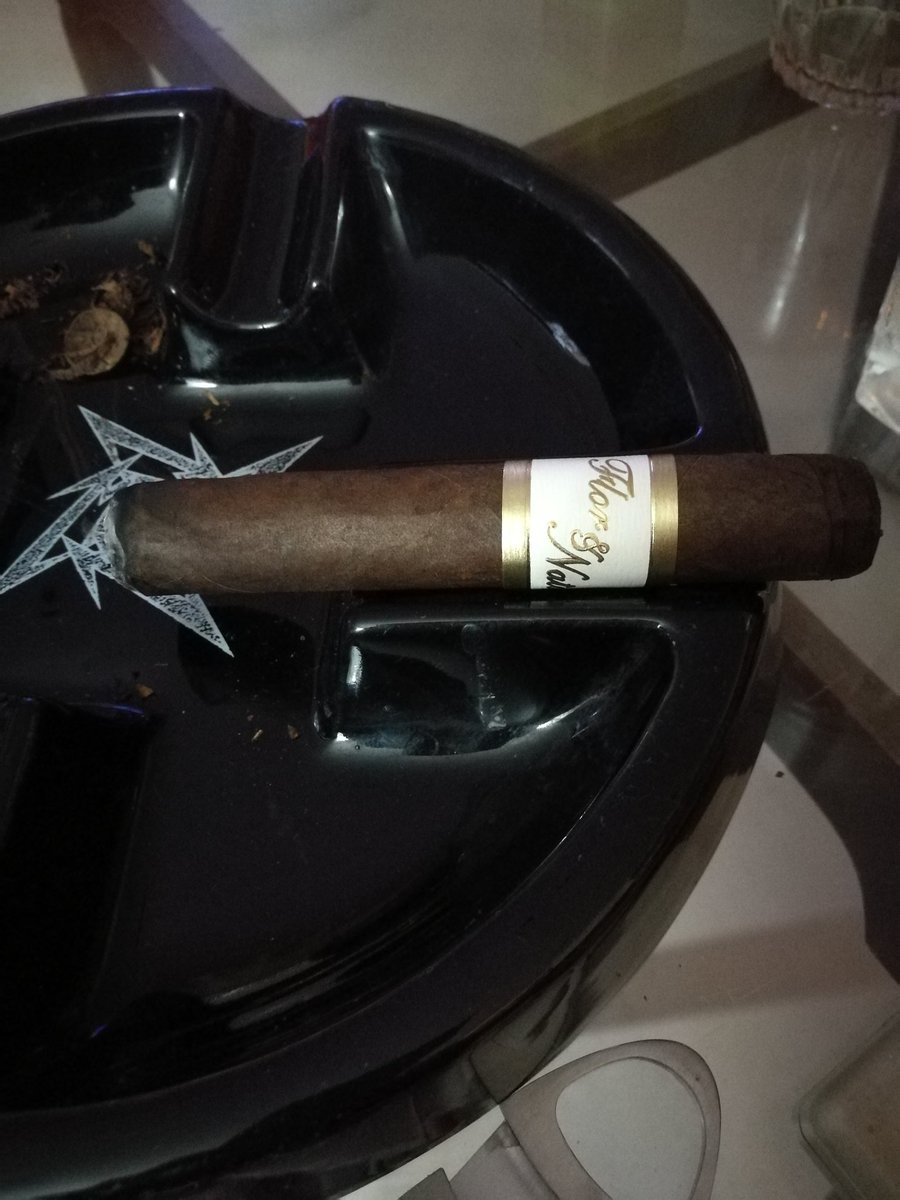 Ale_Nagy's tweet photo. '@RadioMalbec Solo les digo esto:
Si van a punta Cana, o Dominicana, busquenlos!!!
FLOR Y NATA by @noxiocigars 
Excelentes!. Y muy difíciles de conseguir en otra parte. https://t.co/J7K4wMxFxb