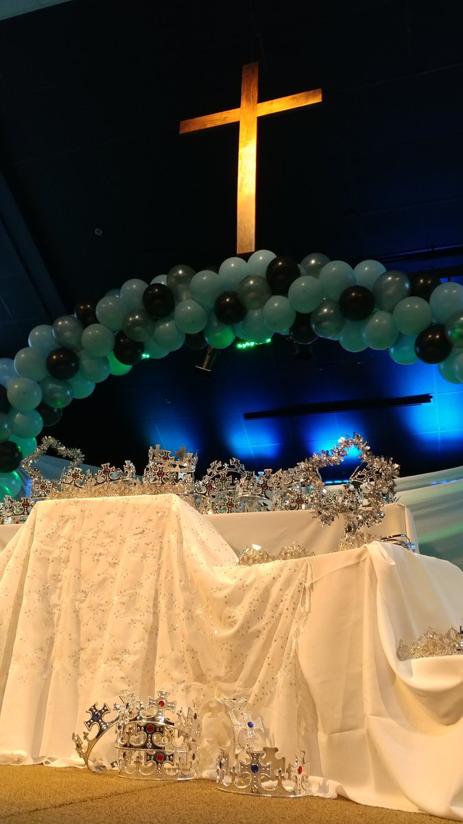 HCCwesterville's tweet photo. Tiaras, crowns and photo gifts! #TimTebowFoundation #NightToShine #StandWithUs Tim Tebow Foundation https://t.co/QmUP6eEw2W