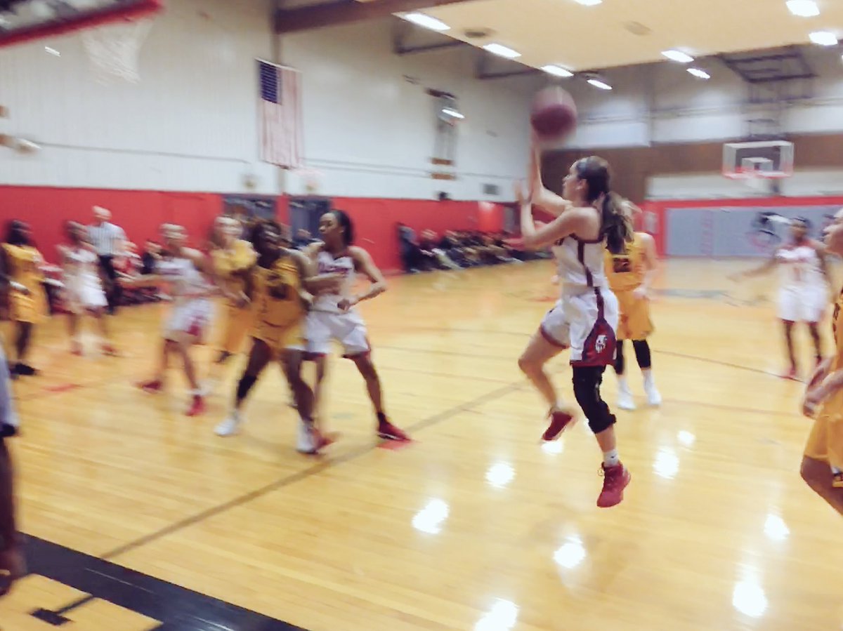 vanhornfalcons's tweet photo. The Lady Falcs tame the Griffins to improve to 13-3. Beat Winnetonka 63-39. 👏👏👍 ⚪️🔴🏀🔴⚪️ #VHFalcons #ISDstrong https://t.co/dNrYVC40Jz