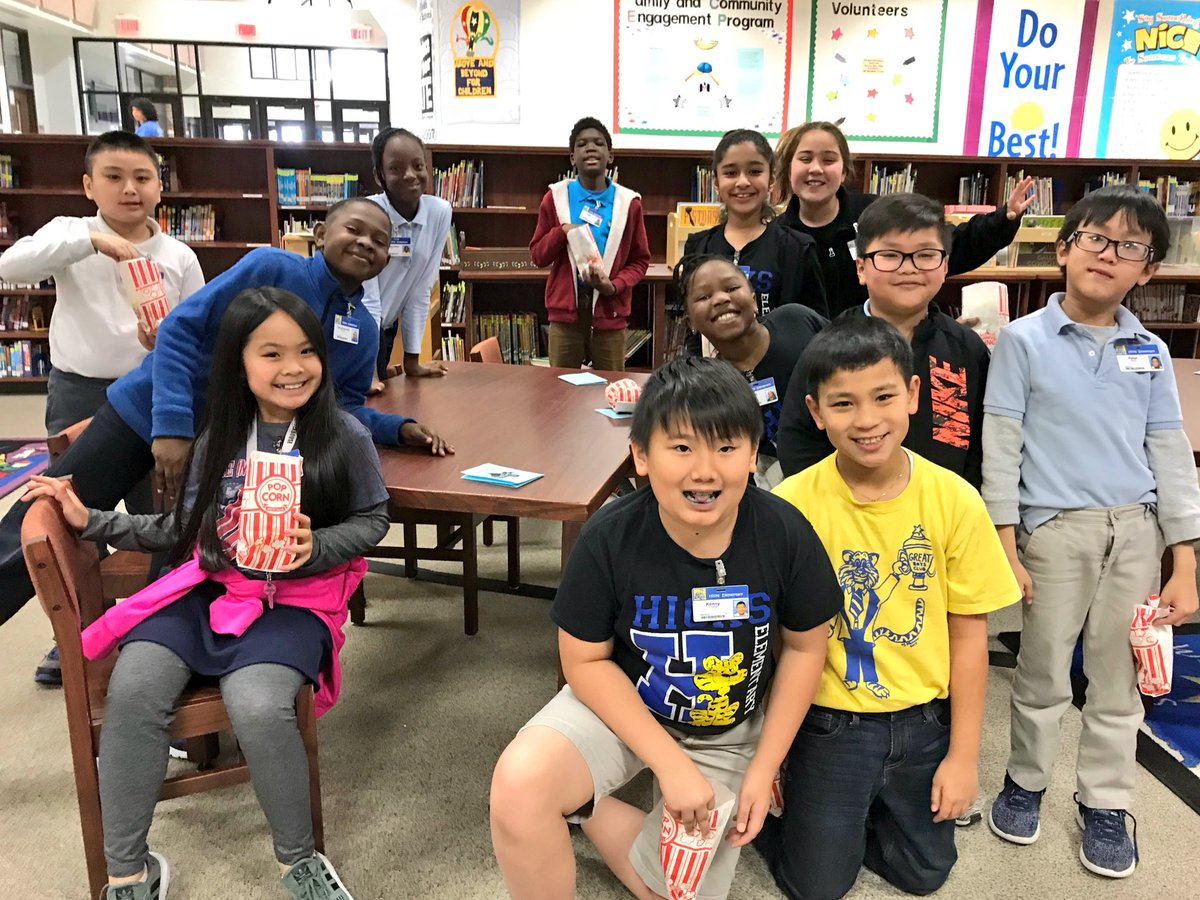 HicksLibrary's tweet photo. BIG 👍 to these kids who #ReadFiveThenDecide to vote for their favorite @TBABooks book! #cookiedecorating #bluepopcorn https://t.co/LE4NK8P4HN