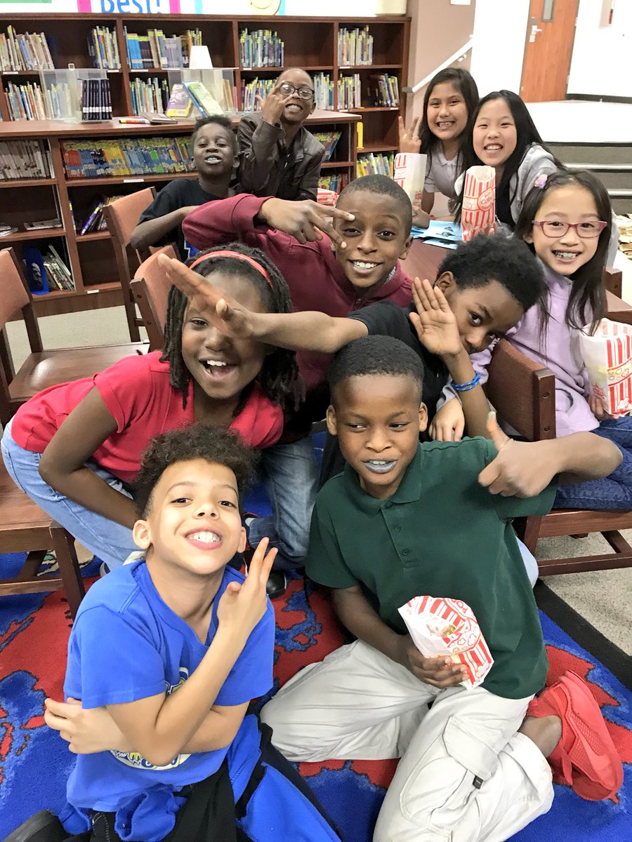 HicksLibrary's tweet photo. BIG 👍 to these kids who #ReadFiveThenDecide to vote for their favorite @TBABooks book! #cookiedecorating #bluepopcorn https://t.co/LE4NK8P4HN