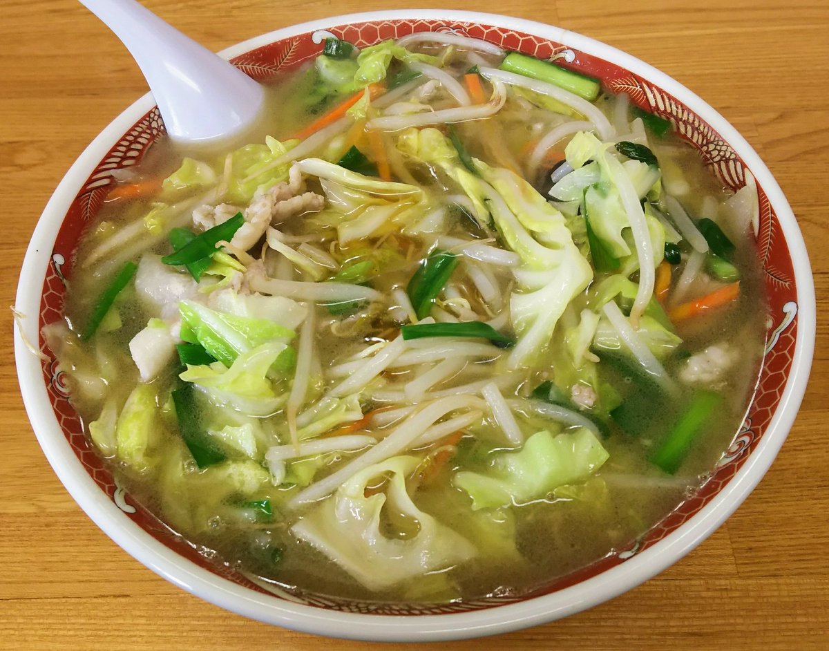 三日月 峰来軒のタンメン 多摩市唐木田駅近くの 昔ながらのラーメン屋さん タンメン 五目そば 肉ニラ等の 野菜を炒める系のラーメンが特にお勧め 営業日は火 金 土のみ そして1日4時間位しか営業していませんが その間行列が絶えません