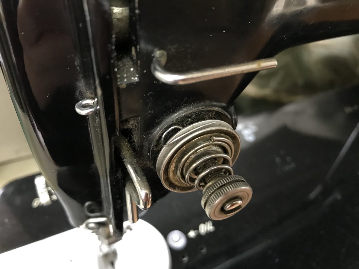 佐藤玲子 ミシン屋 工業部 در توییتر これ なんだか解ります 糸調子バネ スプリング です 別名ピンピン 縫い方の種類によりメーカーが違っても共通するのですが でも いっぱいあります ミシン部品は細かいし いろいろあるので難しいです 値段は