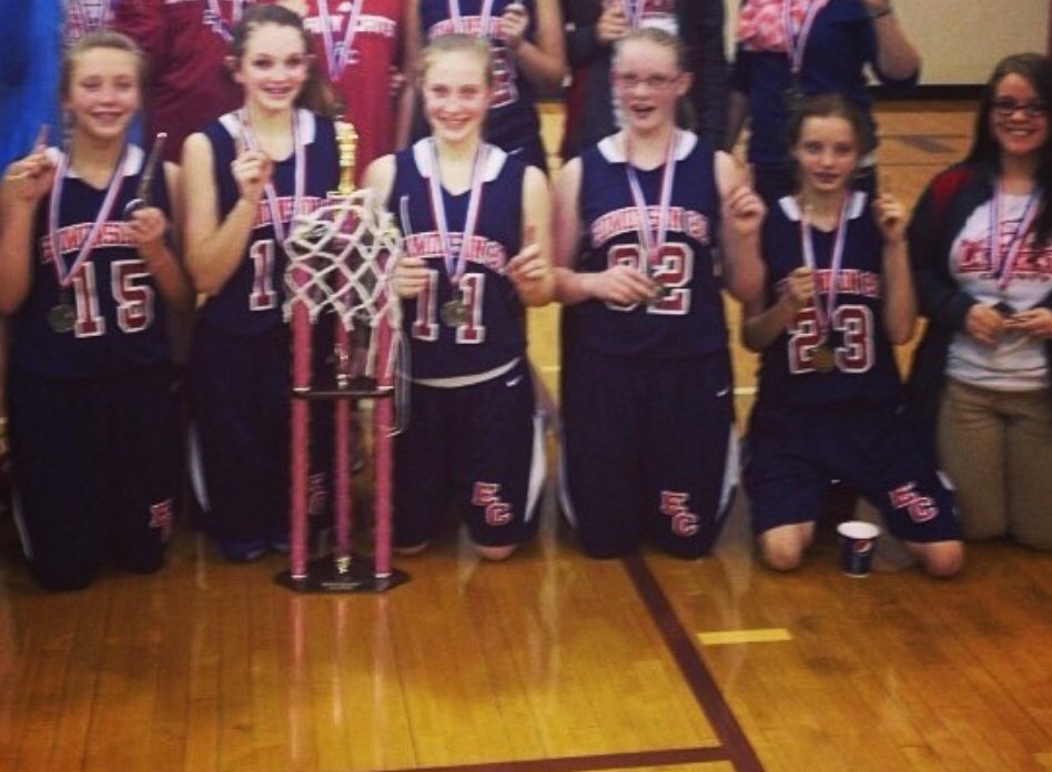 NikkiCulbreth's tweet photo. Congrats to these sweet girls on their senior night. It doesn’t seem like long ago that we took this pic. What fun times we had. Proud of the young women they have become. @AbbyAlexander20 @crsimon11 @PeytonShea11 @k32collins @HotShot2324 @CierraCollins18 https://t.co/7IJlpj20AK