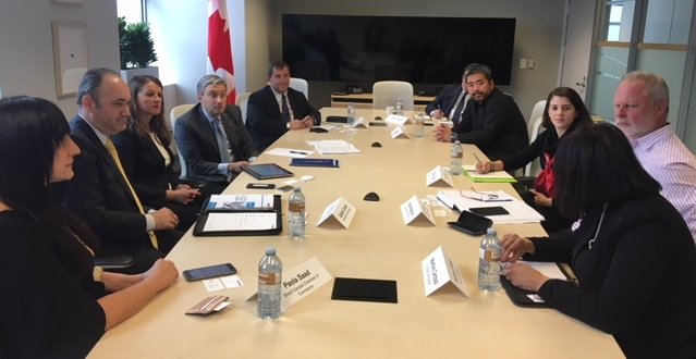 CanadaTrade's tweet image. Minister Champagne continues consultations on new trade opportunities in a #Mercosur-focused round-table discussion in #Toronto with @CCACANADA to discuss enhancing Canada’s relationship with leading South American markets: #Argentina #Brazil #Paraguay #Uruguay