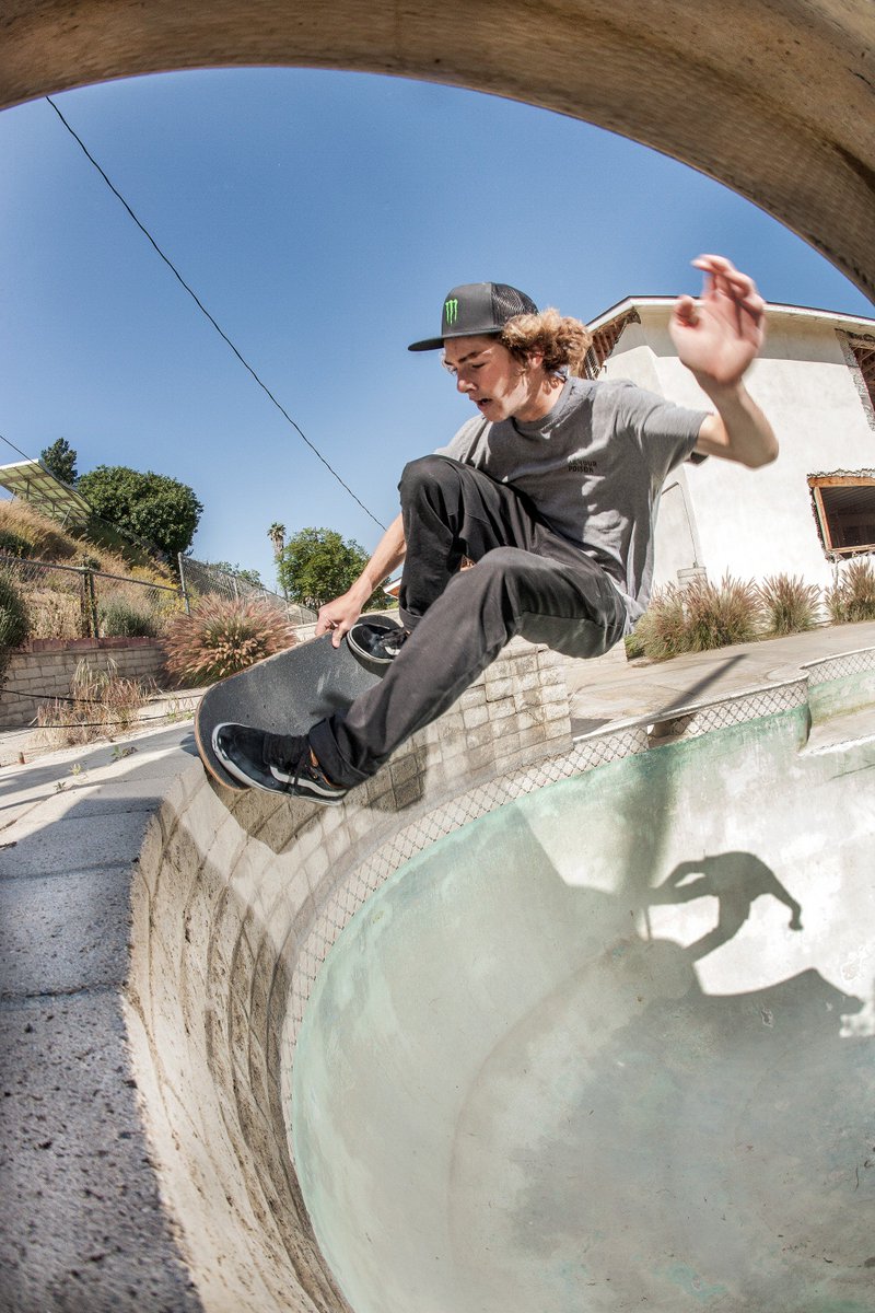 Congrats @TomSchaar on going pro with @elementbrand. 🤙 #LifeProofAthlete
📸@daveswift01