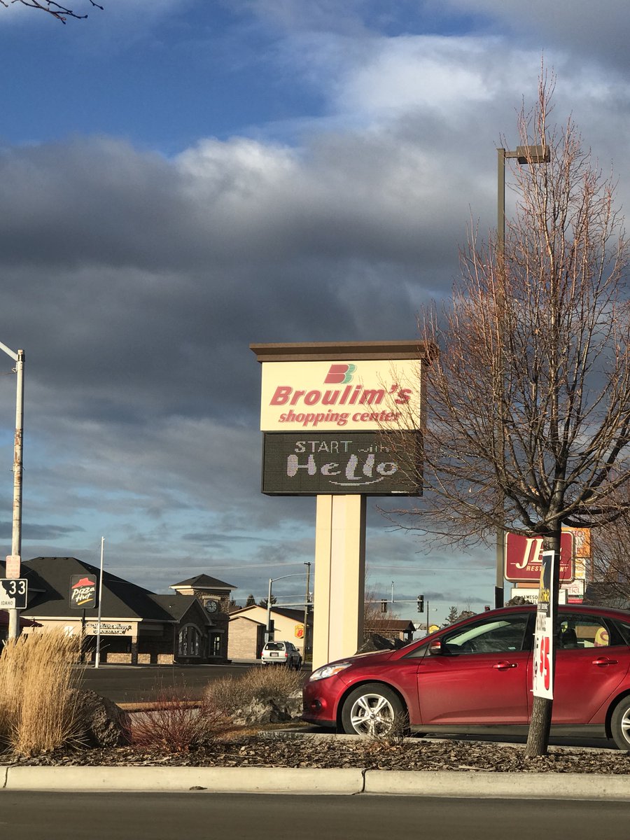 Madison_Schools's tweet image. Hello from Broulim’s! #startwithhello #hellorexburg #hellomadison