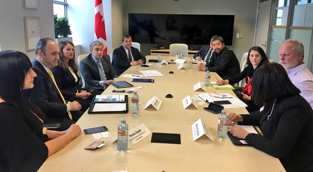 FP_Champagne's tweet image. Happy be in #Toronto consulting Canadians on the possibilities of #FreeTrade with #Mercosur countries: #Brazil #Argentina #Paraguay #Uruguay. 🇨🇦🇧🇷🇦🇷🇵🇾🇺🇾 With a market of 260 million potential buyers, the options for Canadian business would be vast!