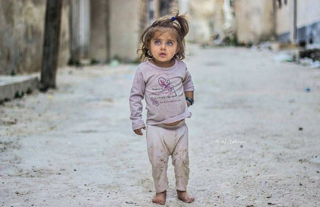 n_j74's tweet photo. قد يسلب الفقر مالها، ولكن لا حيلة له بجمالها https://t.co/O2nb2SWQrk