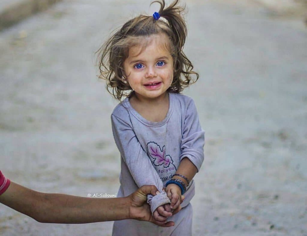n_j74's tweet photo. قد يسلب الفقر مالها، ولكن لا حيلة له بجمالها https://t.co/O2nb2SWQrk