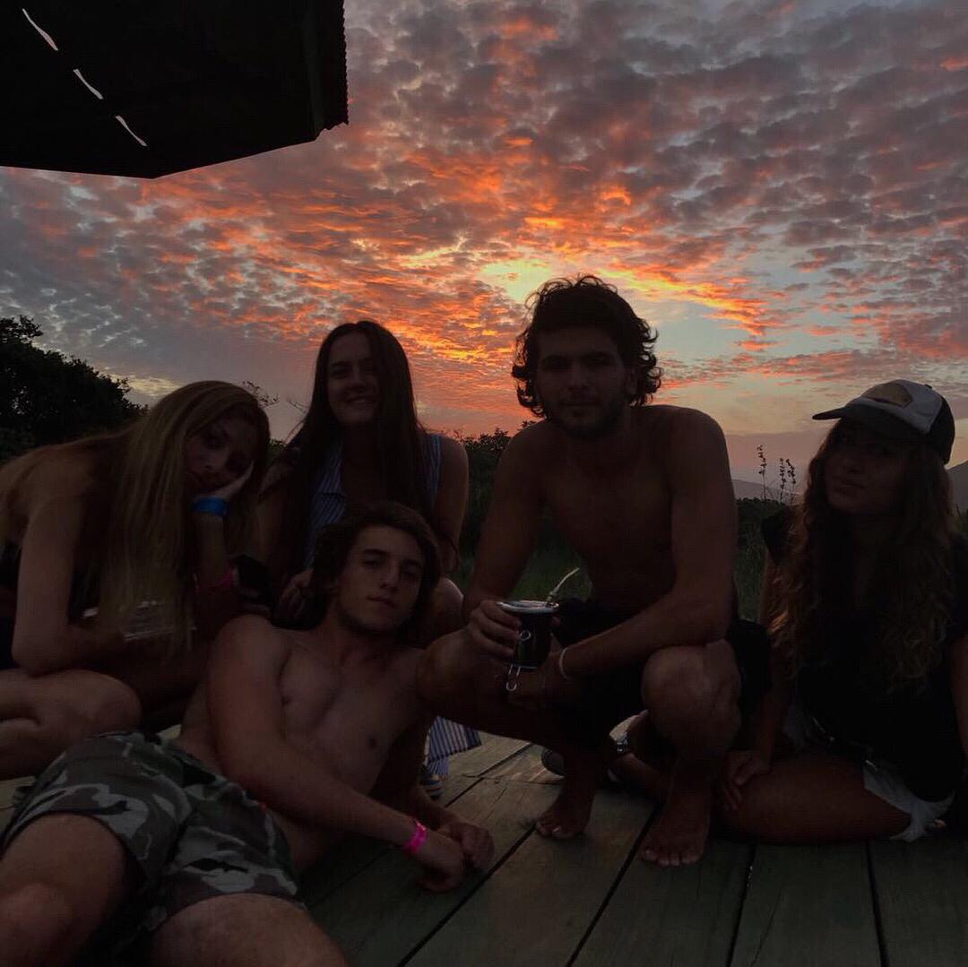 UnLugarViajes's tweet photo. Los mejores atardeceres son después de una increíble tarde con amigos
#TeamFerrugem #Atardecer #Ferrugem #Canasvieras #Amigos #Vacaciones #Beach #Playa #Friends https://t.co/eY27zeuULN