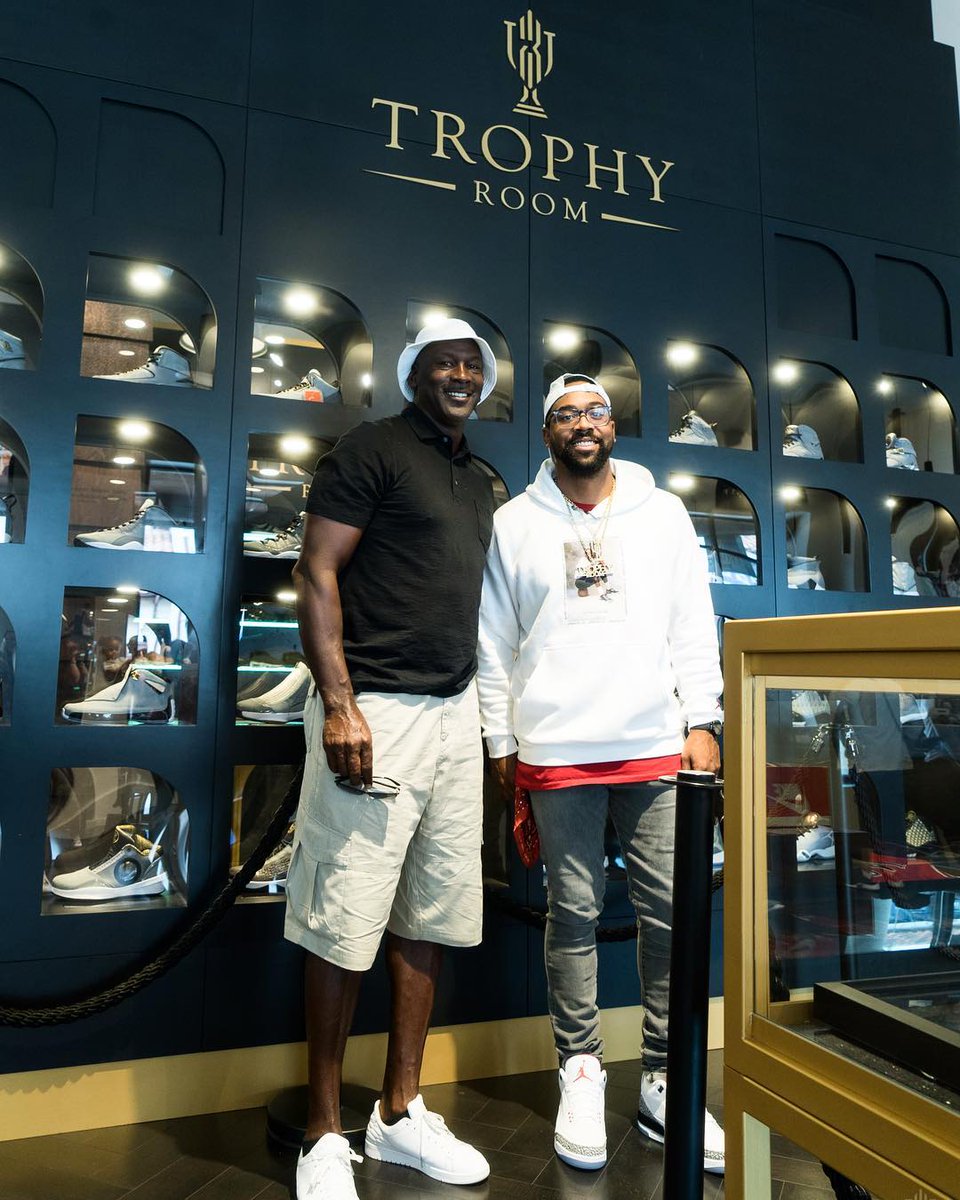 Sneaker News tweet media