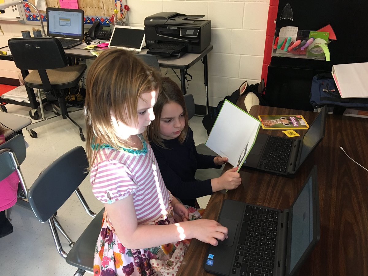 TiffanyReed1st's tweet photo. Helping a friend navigate AR. #MESkind https://t.co/N8g6Cwsc5j