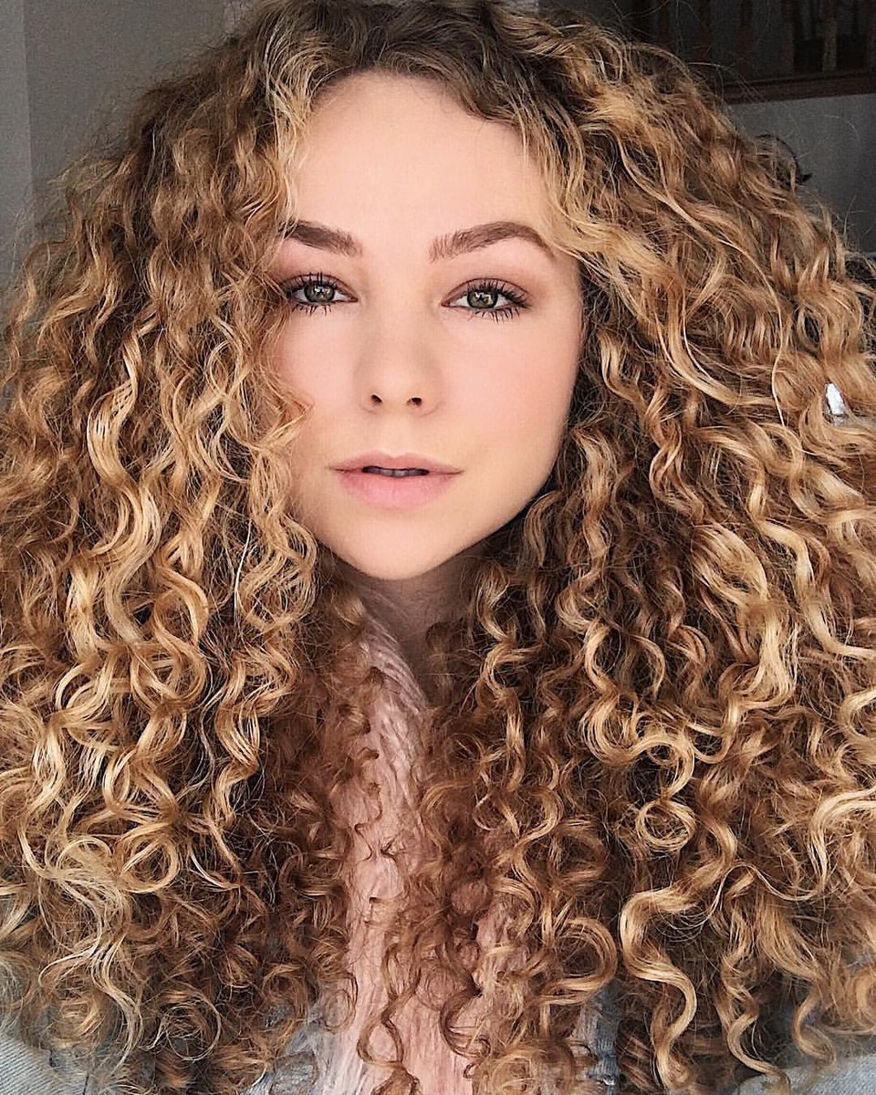 Itsa10Haircare's tweet photo. Need some #hairspiration? Achieve @lillischaub's gorgeous curls with our Miracle Curl Cream, specially formulated for frizz-free curls! https://t.co/g9xmKm9ckL
