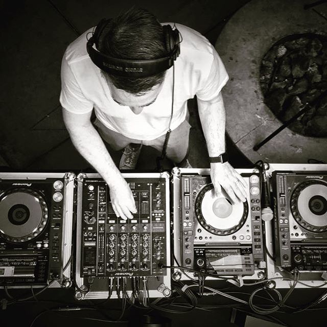 DeeperShades's tweet photo. Two years ago at @souleilsd in San Diego. I believe their season is starting again soon. #dj #birdsview #pioneerdj #deephouse #dsoh #Inthemix #housemusic #party #deephousevibes #foreverdeep #mixitup #dontletyourfriendslistentobadmusic #keepitdeep Photo b… https://t.co/G7pzQaEnFP https://t.co/vhUa4D2yLs