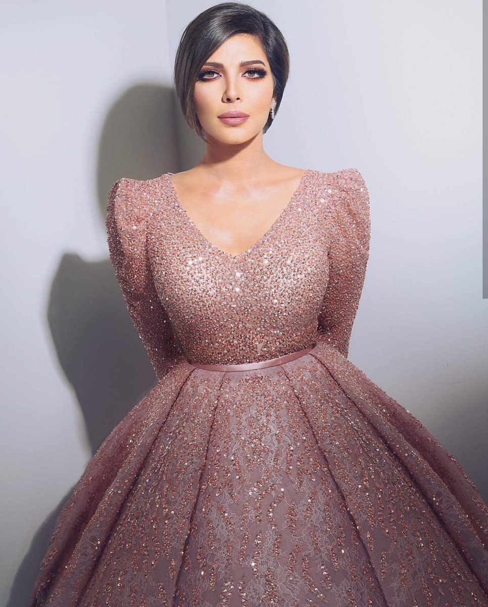 1flowery_'s tweet photo. She looks like a princess 💜. https://t.co/7HKzLRJP3l