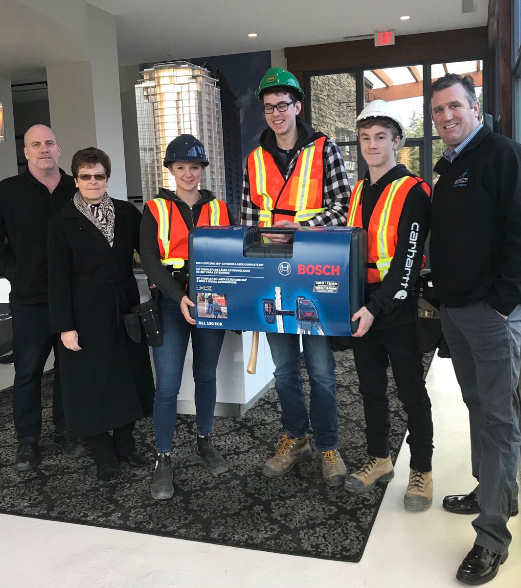 CareerPrograms's tweet photo. @CareerPrograms is grateful for the community support!  Thank you @DDelves at Quantum Properties for the kind donation of the 360 self-levelling laser kit for our Pre App and HEO students! 🔧🛠🔨 @RobertBatemanSS @WJMouat @YaleCareers @SD34Trades https://t.co/lHOuZahBrk