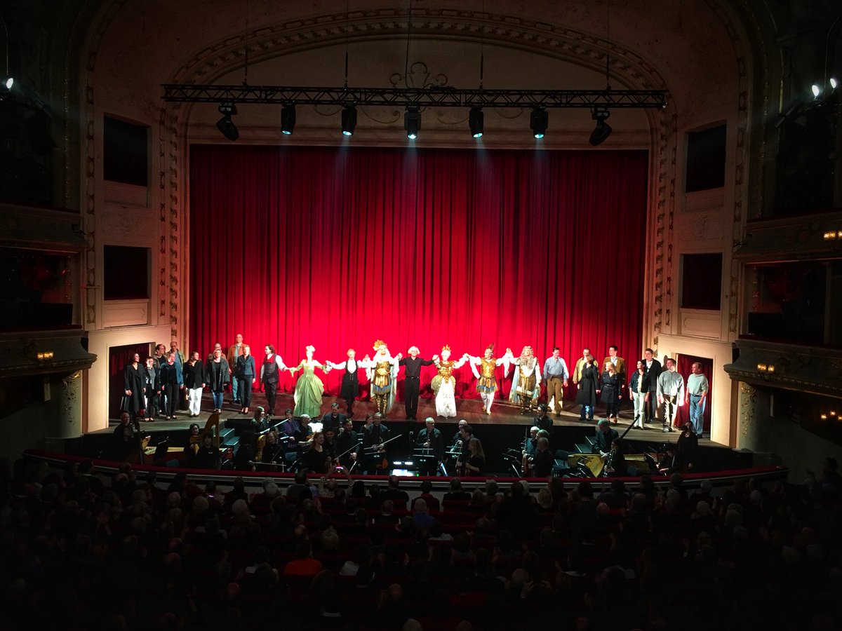 Probably the only baroque opera production I can see again... and again ... and again... Revival of #StefanHerheim‘s #KOBXerxes @Komische_Oper with @SHoutzeel as Xerxes. Wonderful cast, bravi tutti!! #somuchfun #opera #komischeoperberlin #iloveopera