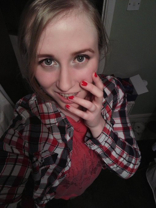 Let's make the most of these gorgeous red nails whilst they last! 😁 Ready for a night on the town! 😘<a href="/tag/manyvids"class="tags"><span>#manyvids</span></a>