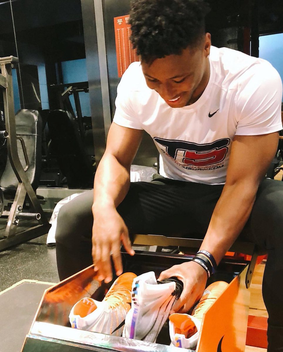 saquon nike shoes